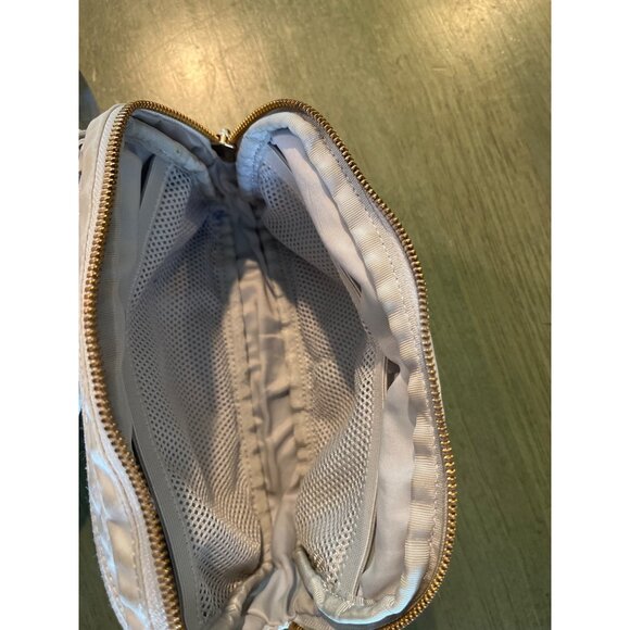 Lululemon Everywhere Belt Bag Light Cream Nylon Adjustable Strap - Picture 8 of 9